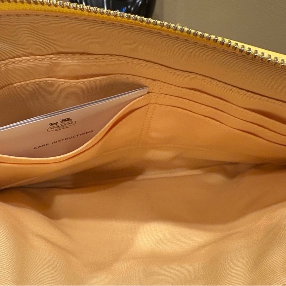 Coach Yellow Saffiano Leather
Clutch-C logo Signature Pop Pouch-NWT-Wristlet - Picture 3 of 7